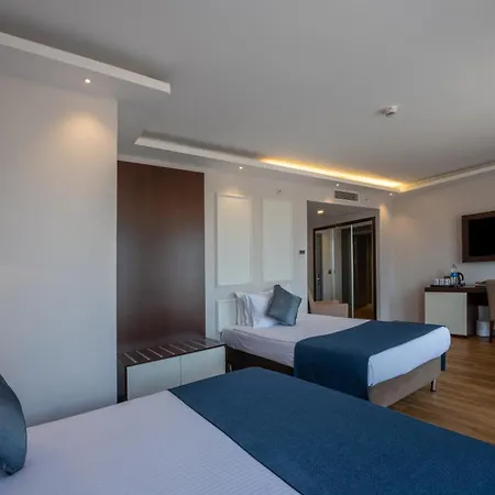Taksim Crystal & 4*