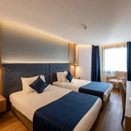Taksim Crystal & 4*