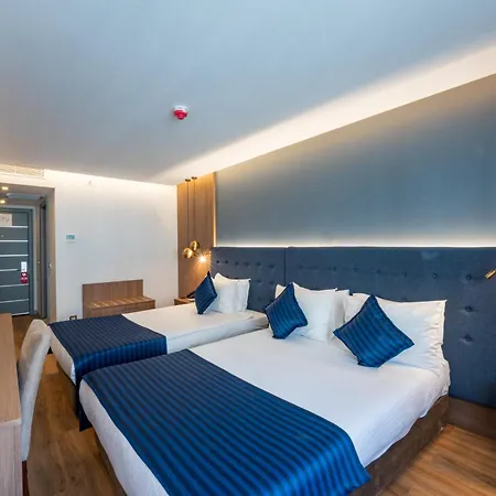 Taksim Crystal & 4*