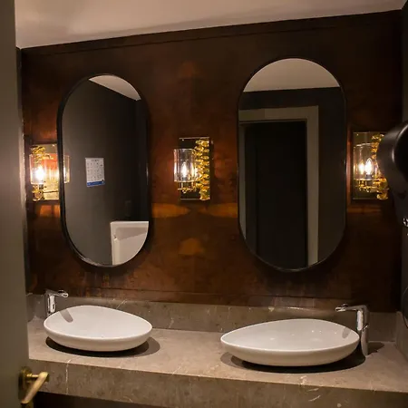 Taksim Crystal & 4*