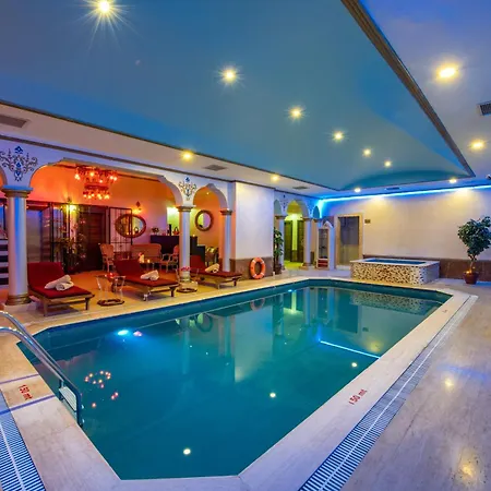 Taksim Crystal & 4*