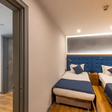 호텔 Taksim Crystal & 4*