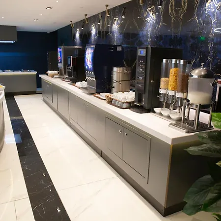 Taksim Crystal & 4*