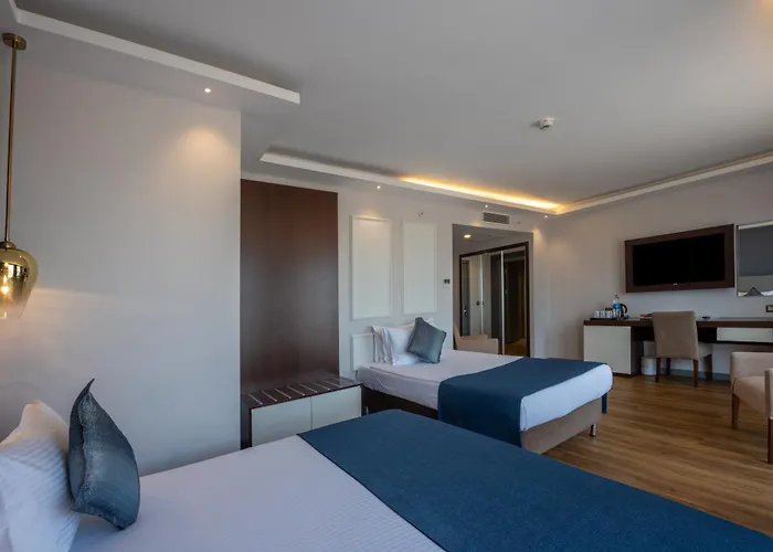 Taksim Crystal & 4*