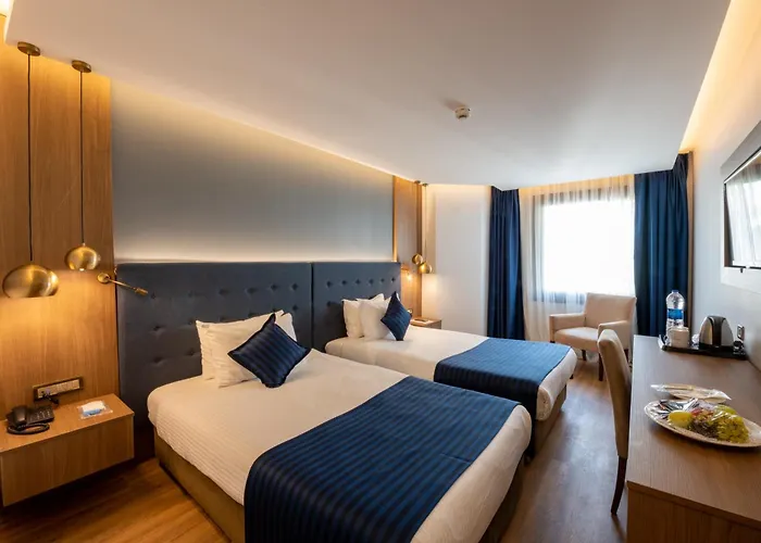 Taksim Crystal & 4*
